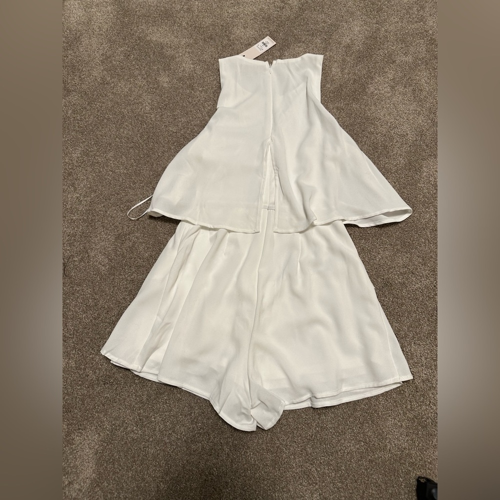 NWT Francesca’s Whitw Ruffle Romper - Picture 4 of 7